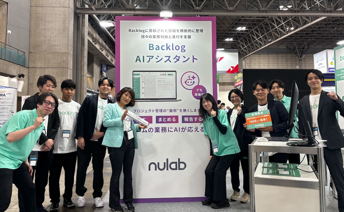 展示会チームの集合写真